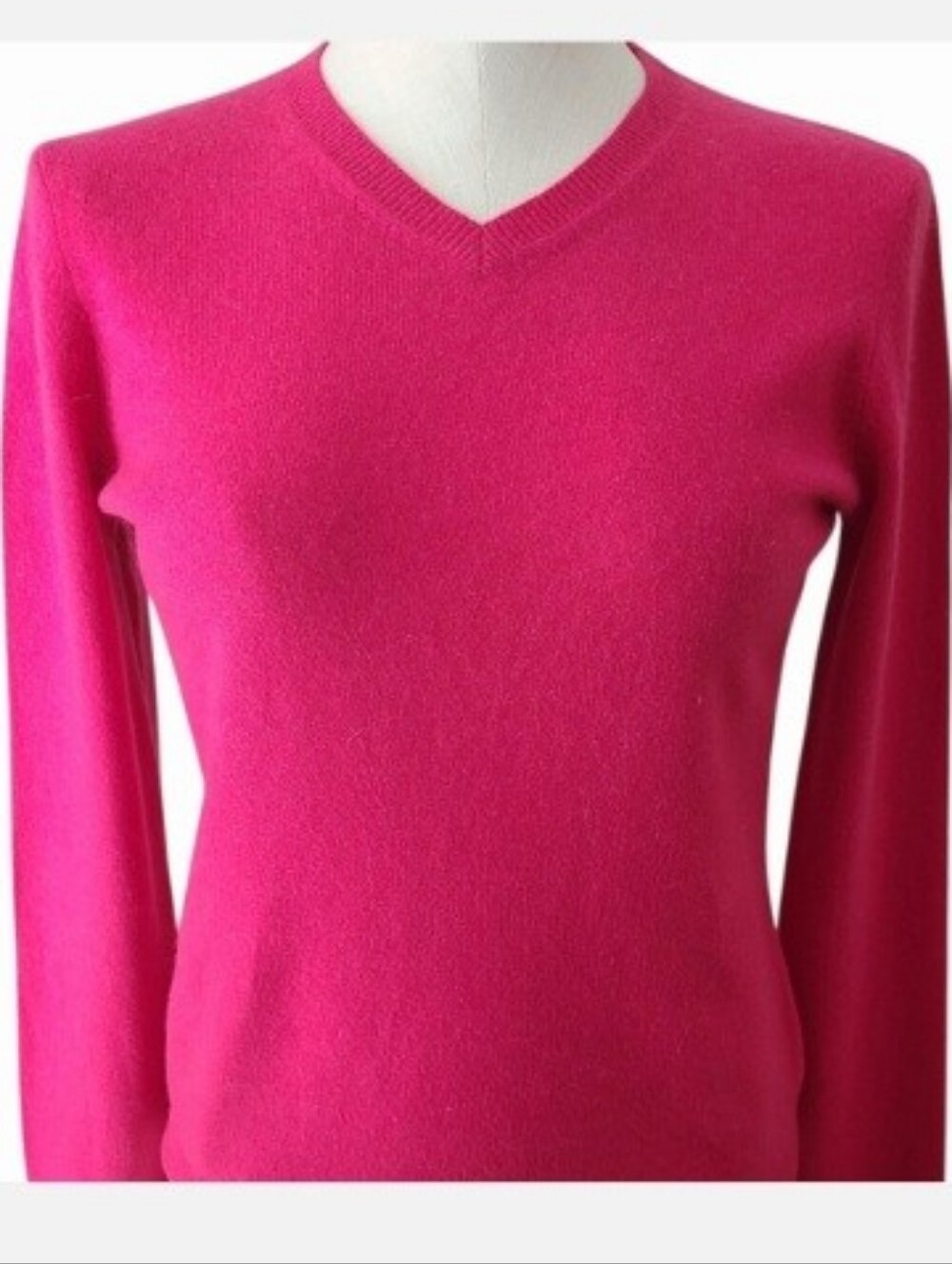 Evelyn Grace Beautiful Fuchsia Cashmere V-neck Sweater. Regular M